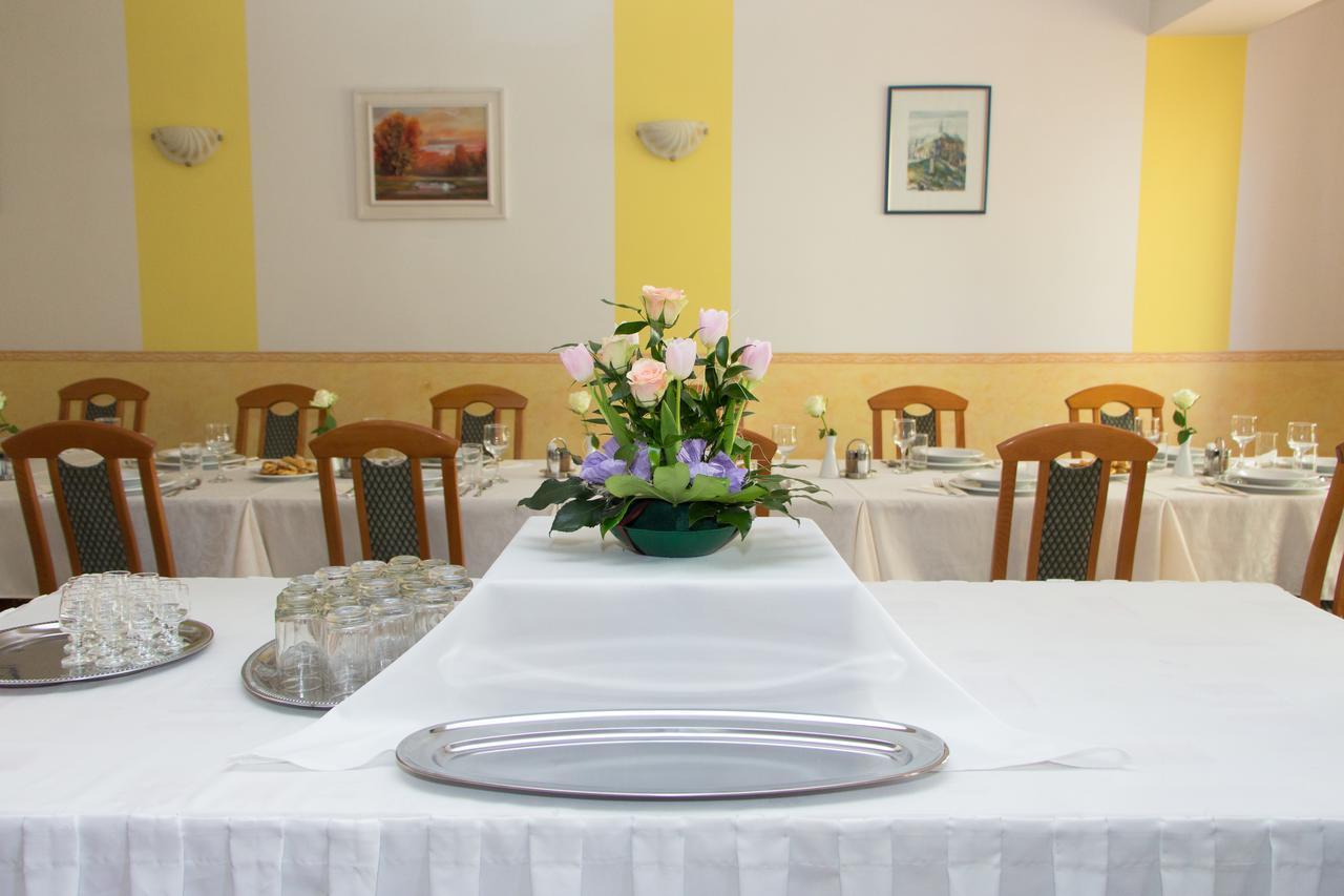 Bella Hotel Сегед Екстериор снимка