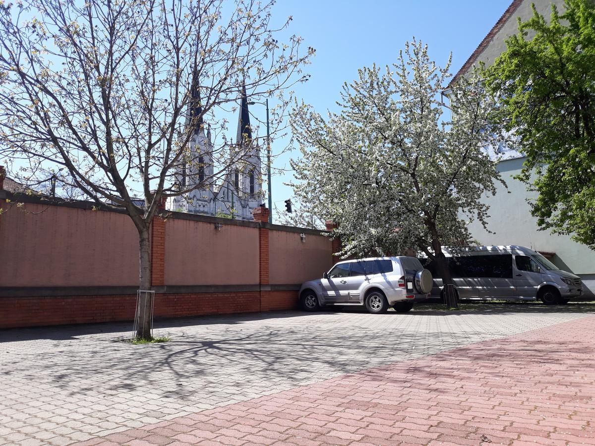 Bella Hotel Сегед Екстериор снимка
