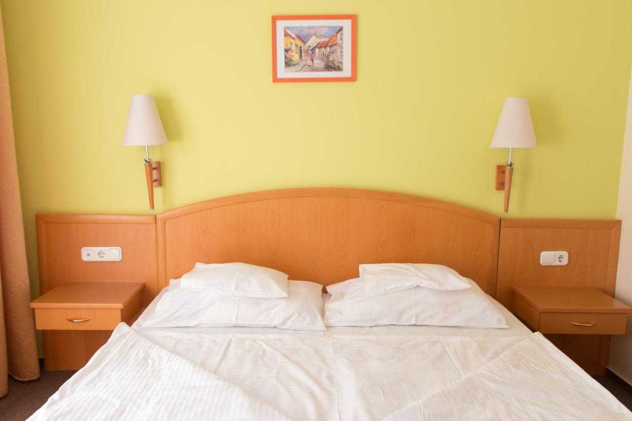 Bella Hotel Сегед Екстериор снимка