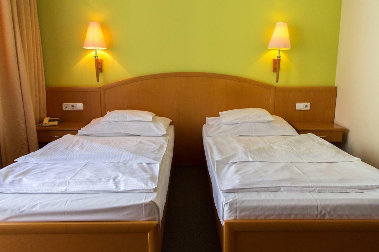 Bella Hotel Сегед Екстериор снимка